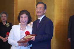 温家宝首相と池田理事長